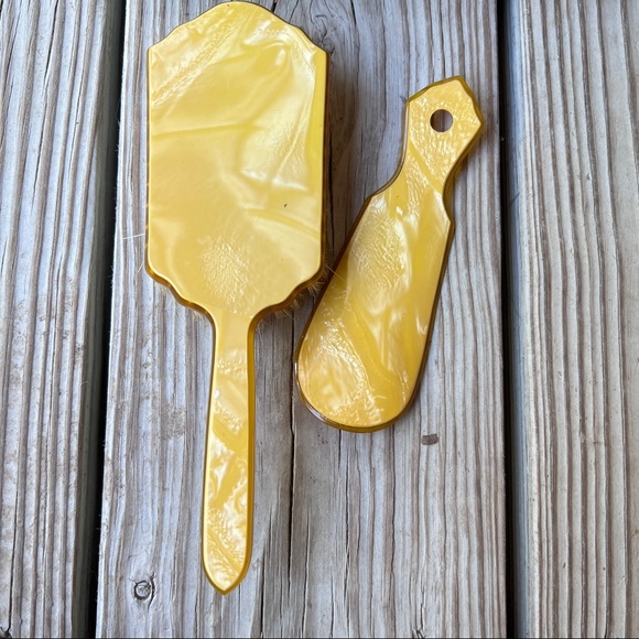 Vintage 1930s Mexico tooled leather box with acwalite celluloid brush shoehorn - Picture 12 of 16